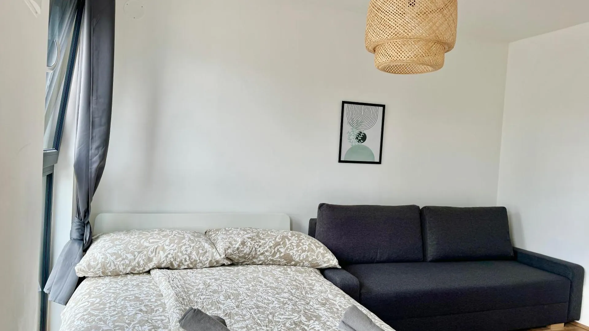 Modern Apartment With Balcony & Free Parking - Nearby Metro Wiedeń