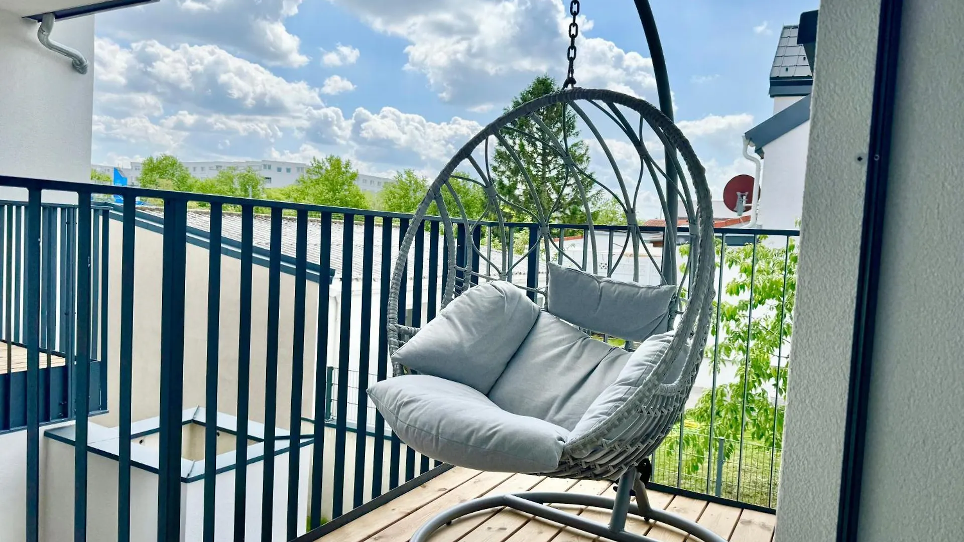 Modern Apartment With Balcony & Free Parking - Nearby Metro Wiedeń