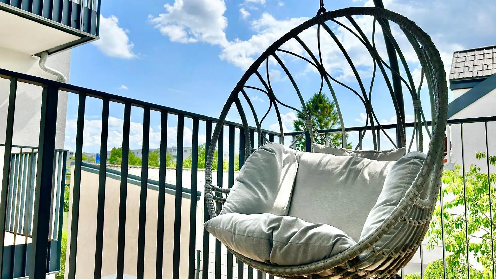 Modern Apartment With Balcony & Free Parking - Nearby Metro Wiedeń