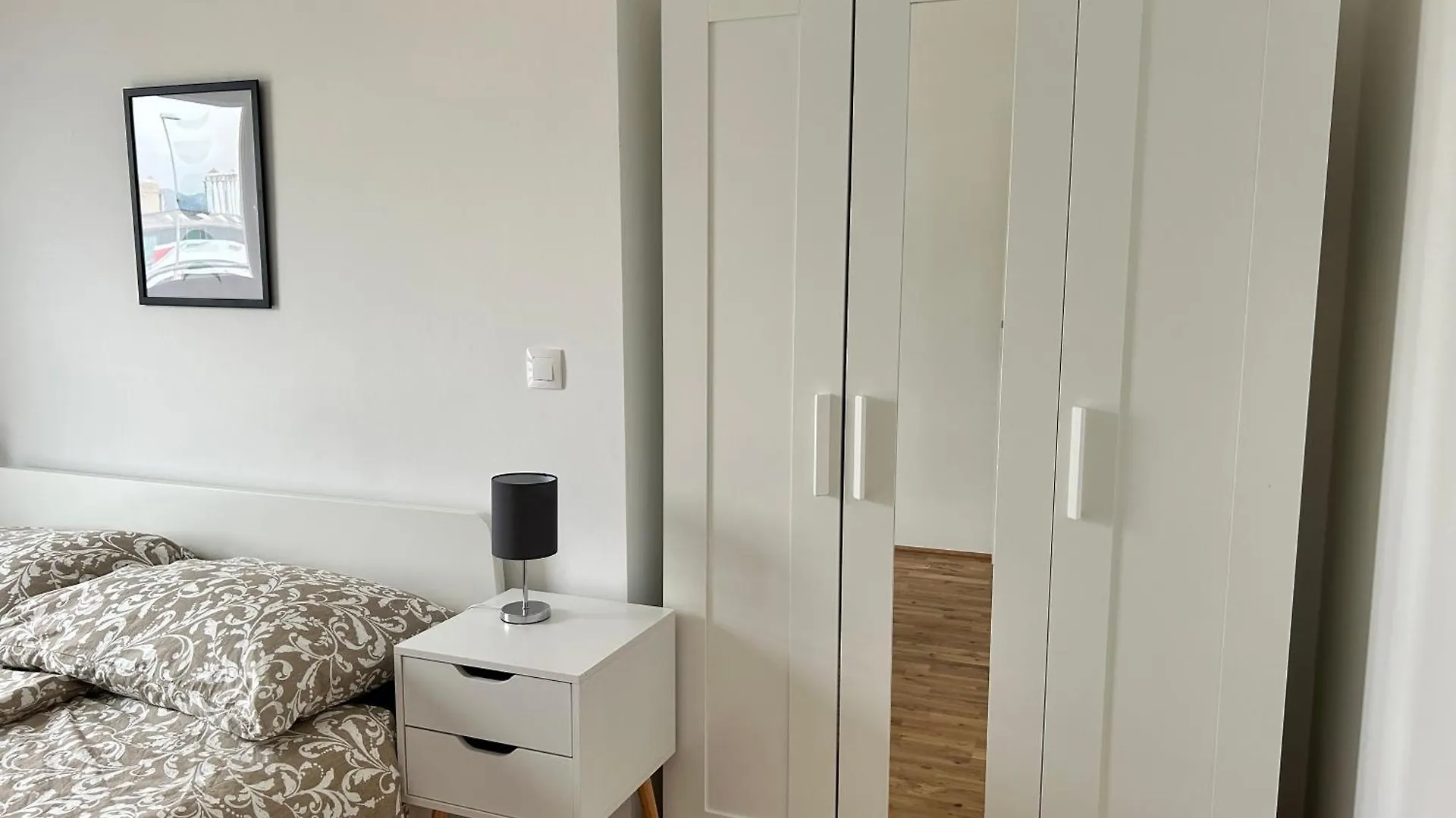 Modern Apartment With Balcony & Free Parking - Nearby Metro Вена Австрия