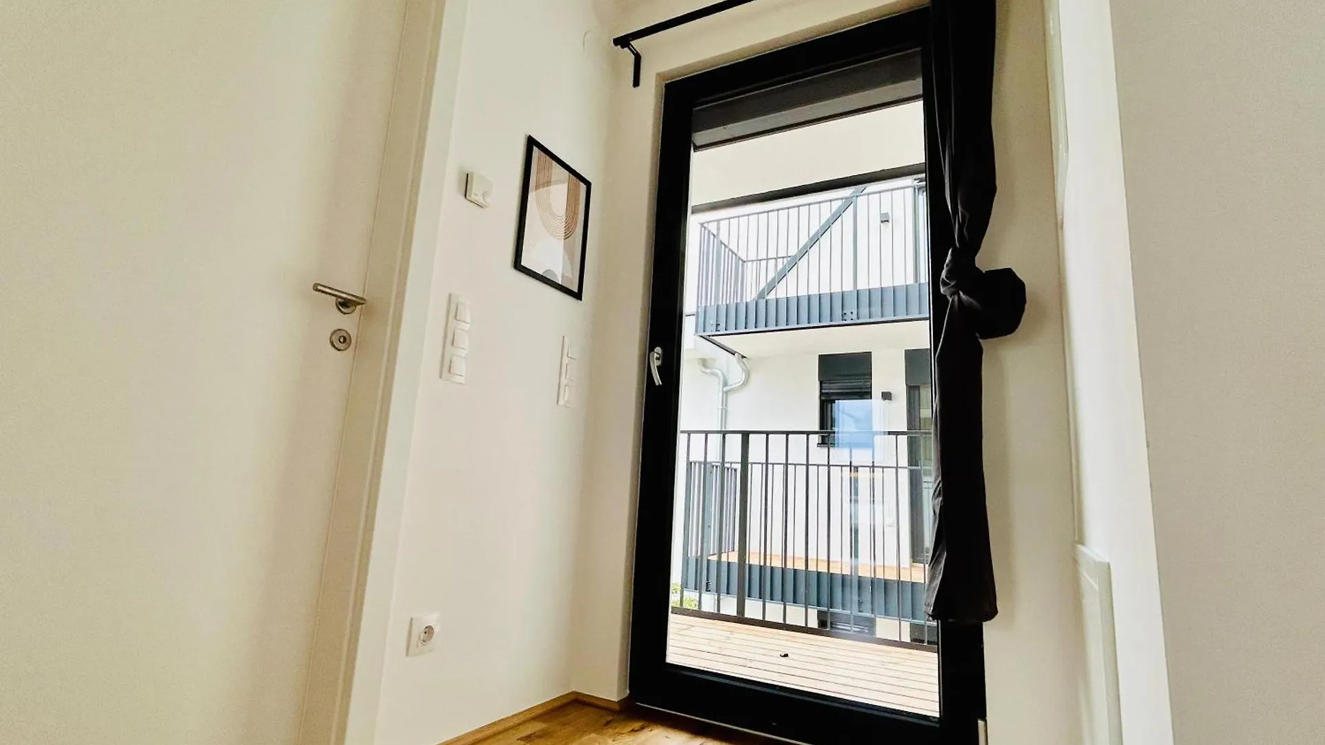Modern Apartment With Balcony & Free Parking - Nearby Metro Вена