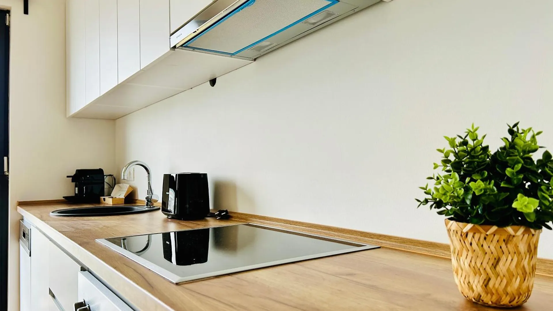 Modern Apartment With Balcony & Free Parking - Nearby Metro Вена