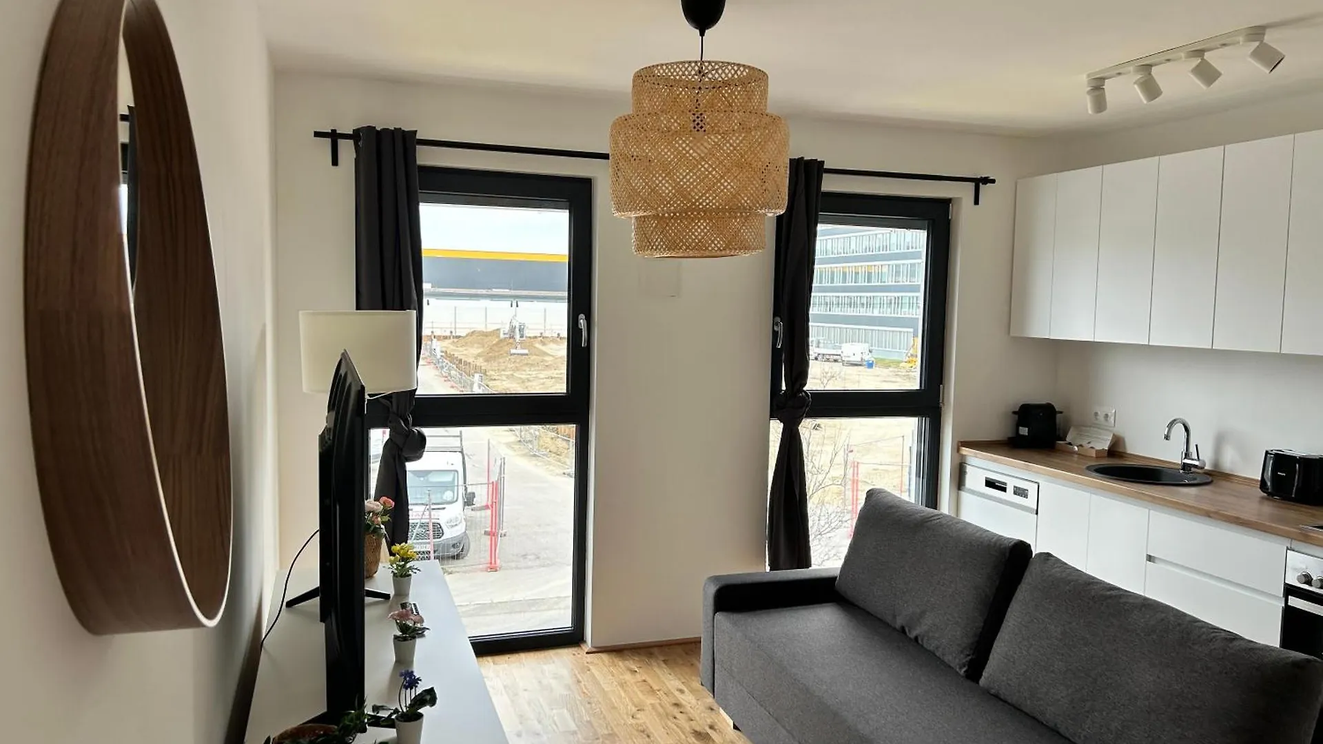 Modern Apartment With Balcony & Free Parking - Nearby Metro Вена Австрия