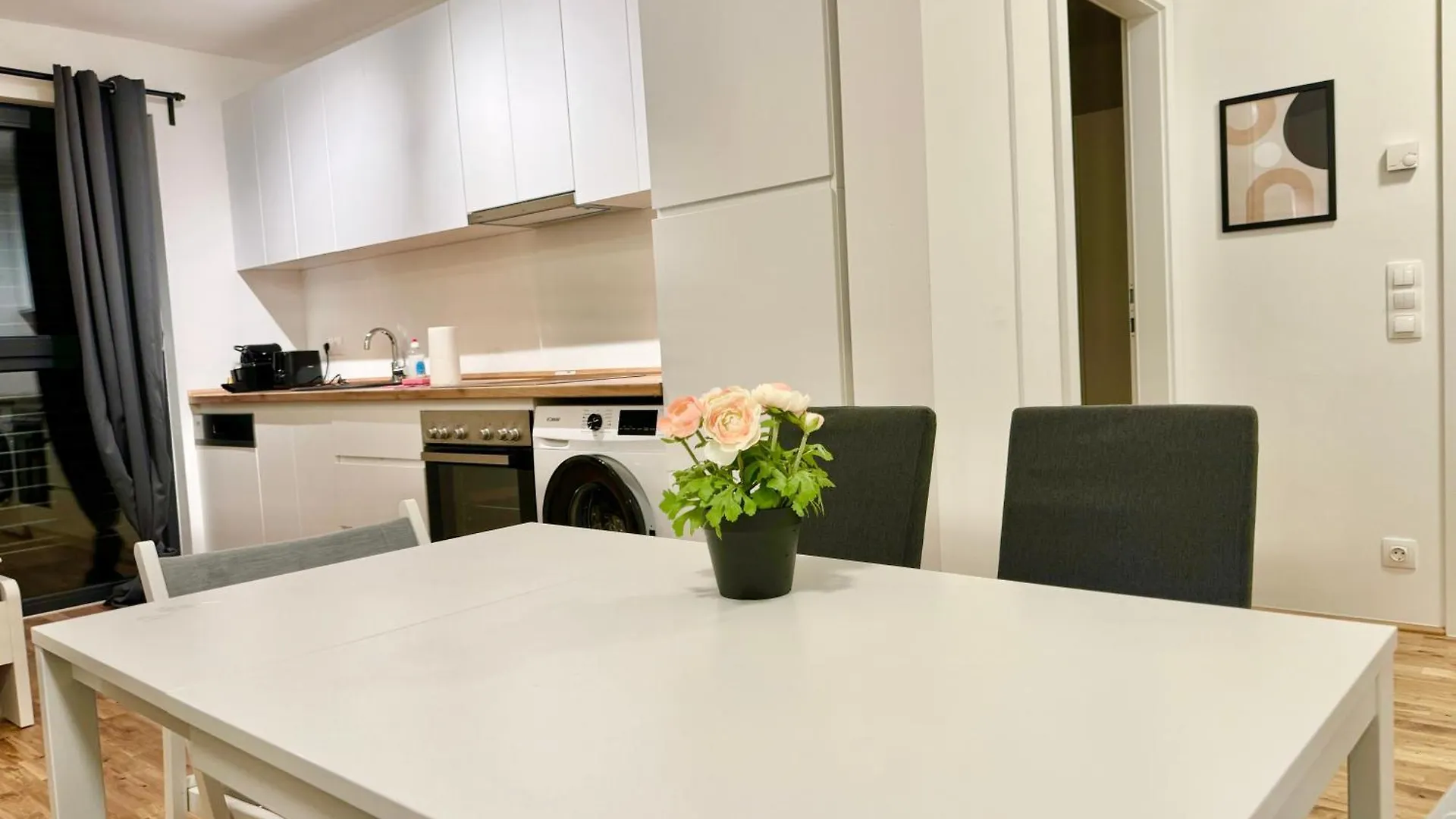 Modern Apartment With Balcony & Free Parking - Nearby Metro Вена