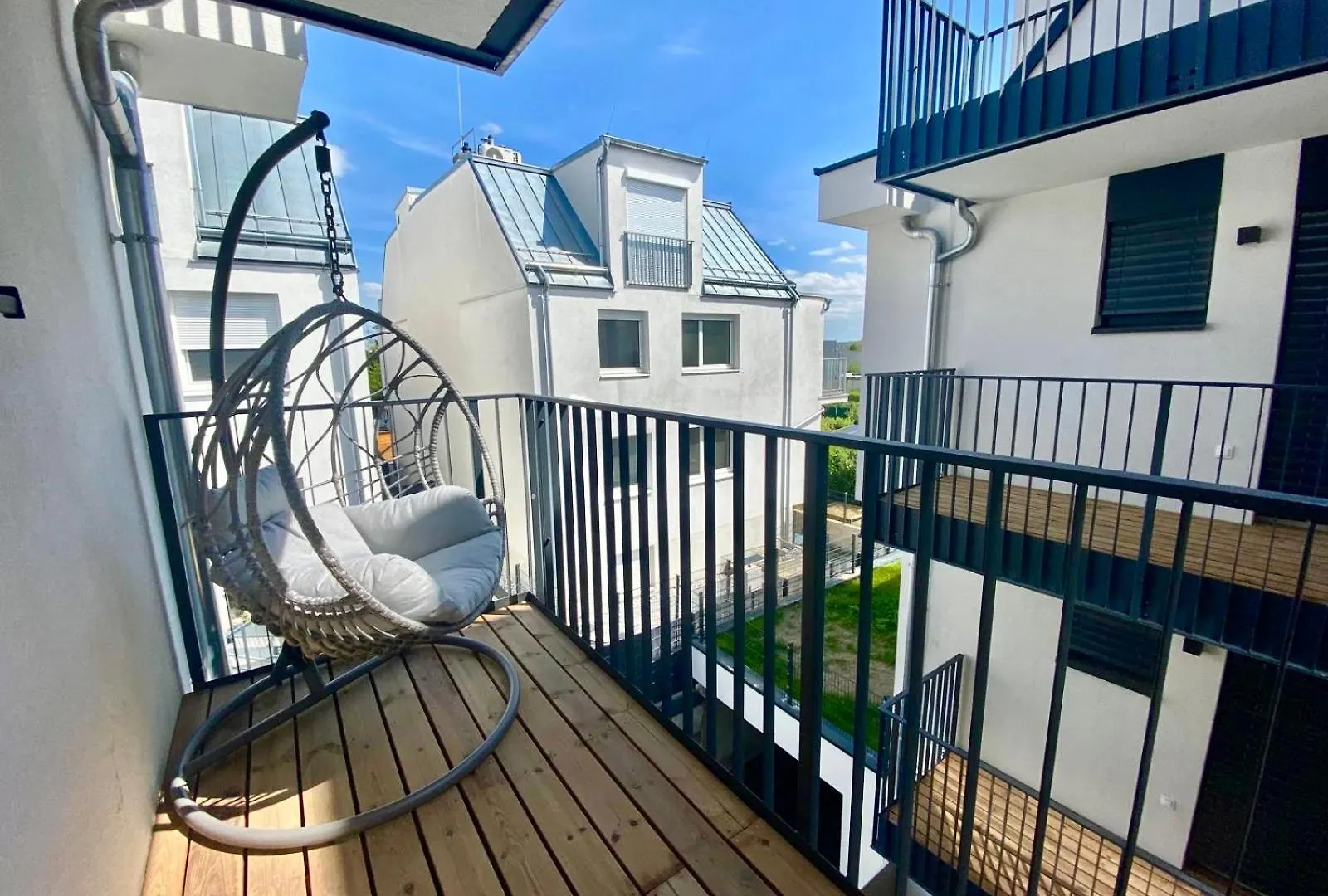 Modern Apartment With Balcony & Free Parking - Nearby Metro Вена