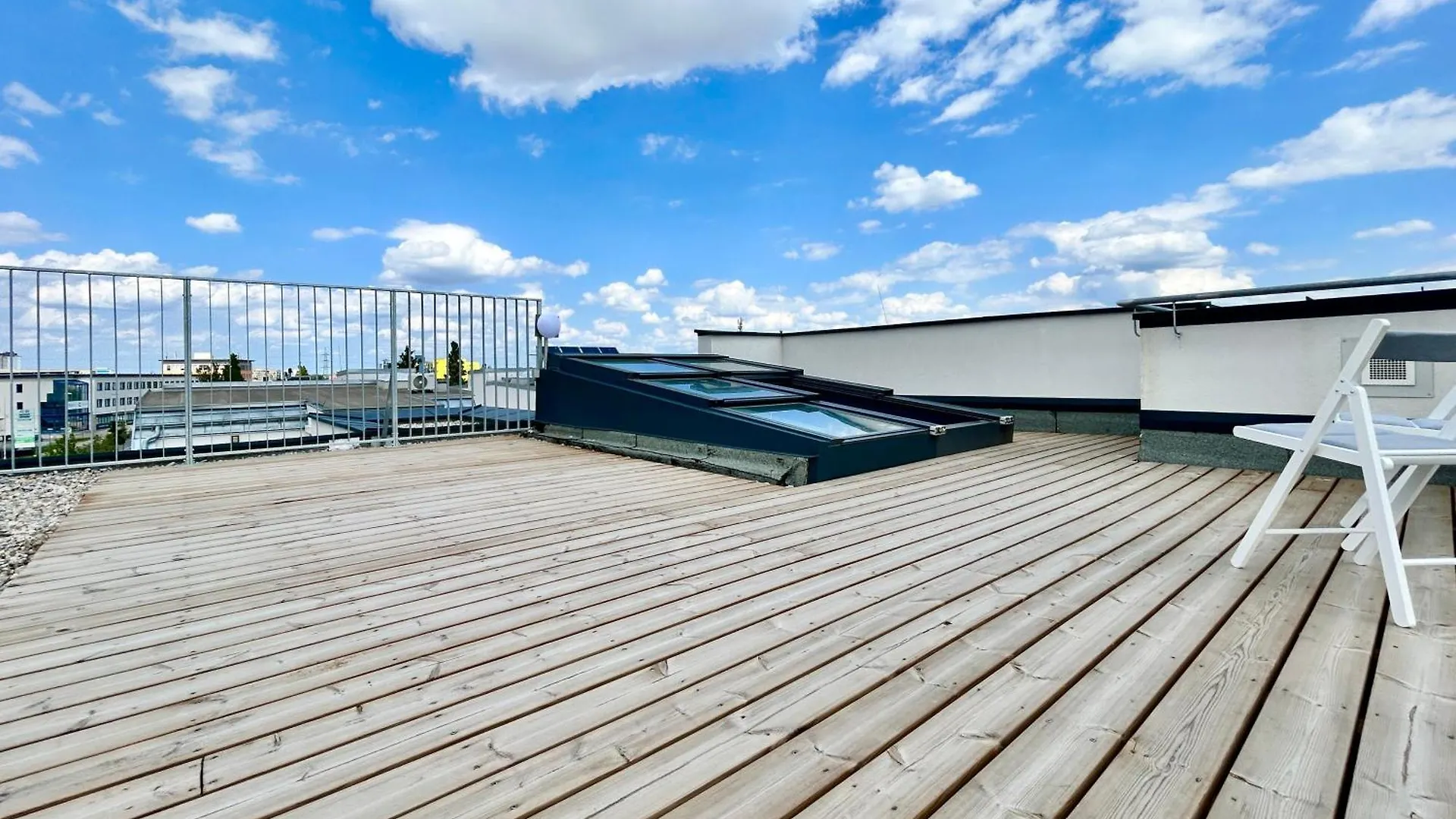 Modern Apartment With Balcony & Free Parking - Nearby Metro Вена Австрия