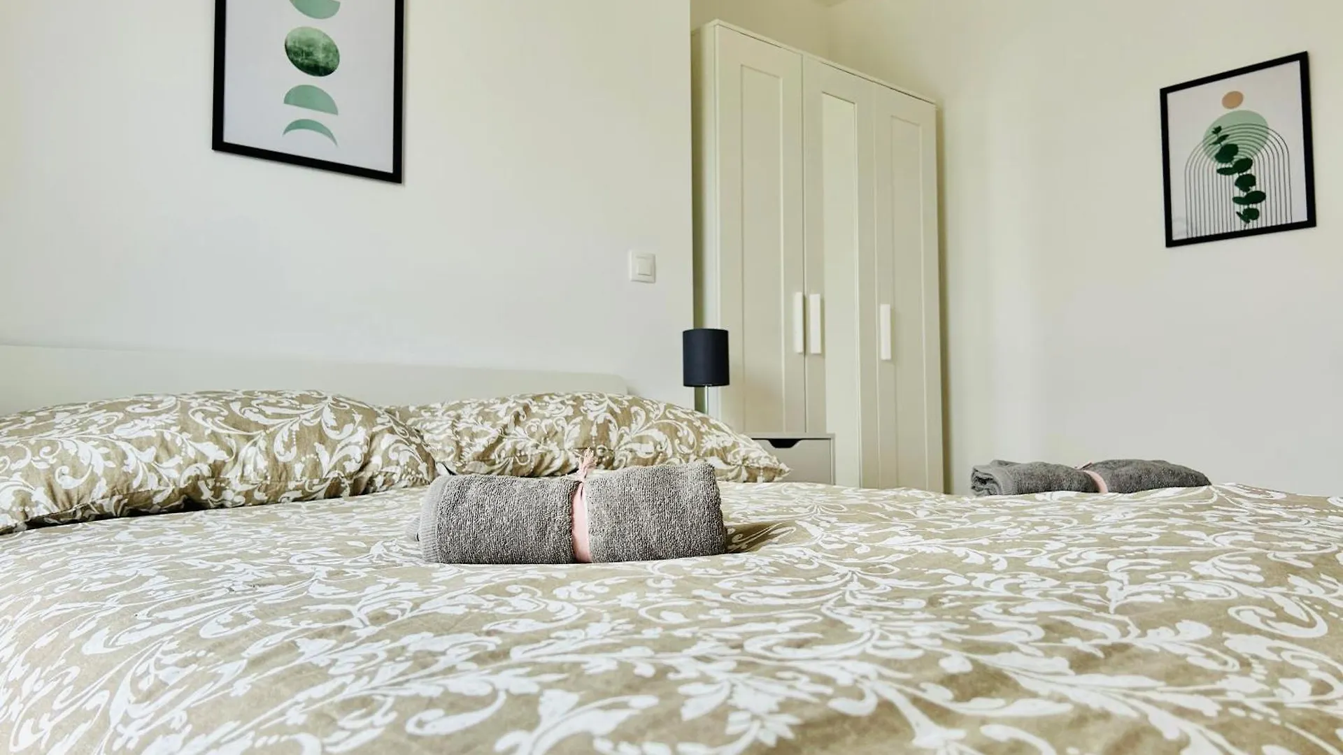 Modern Apartment With Balcony & Free Parking - Nearby Metro Vienna 0*,  Austria