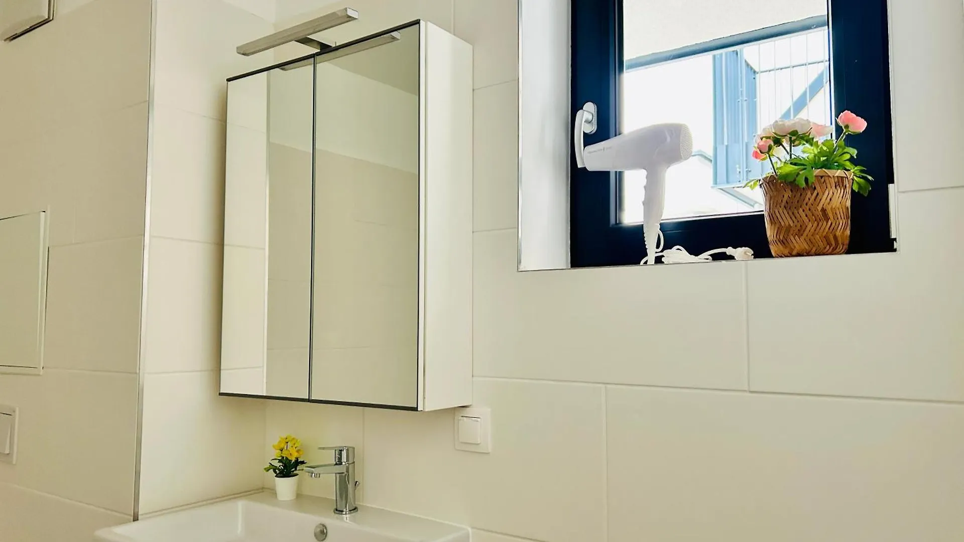 Modern Apartment With Balcony & Free Parking - Nearby Metro Vienna 0*,  Austria