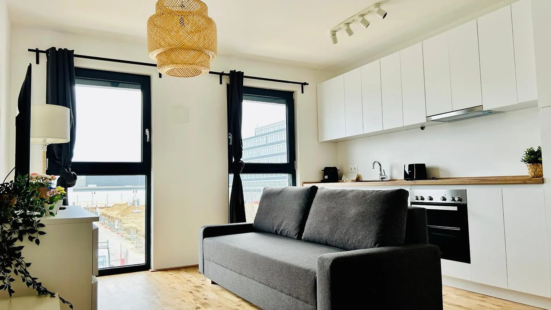 Modern Apartment With Balcony & Free Parking - Nearby Metro Wien
